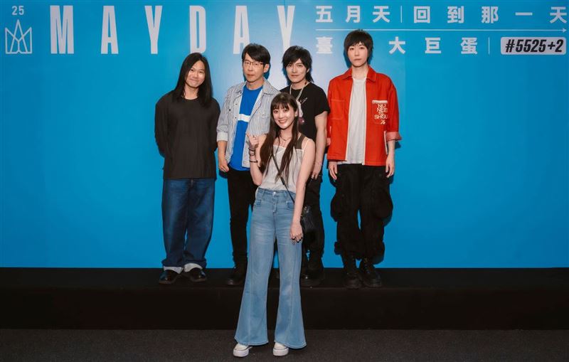 林逸欣追星成功！曬五月天合照「親媽也誤認」　釣出阿信回應：妳被騙了