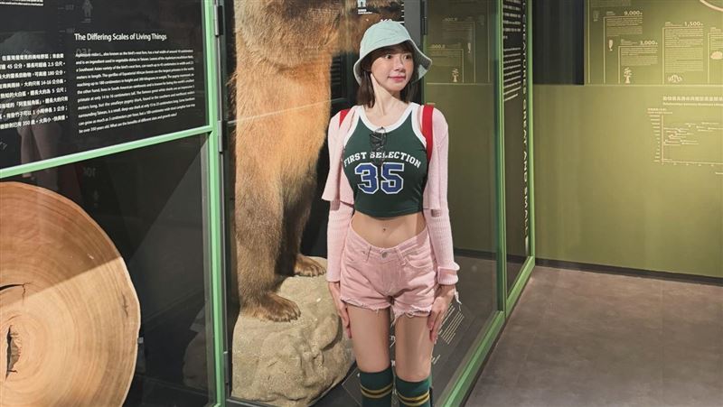 野生捕捉女神林明禎!逛科教館秀蠻腰 零偽裝美照吸萬人朝聖按讚