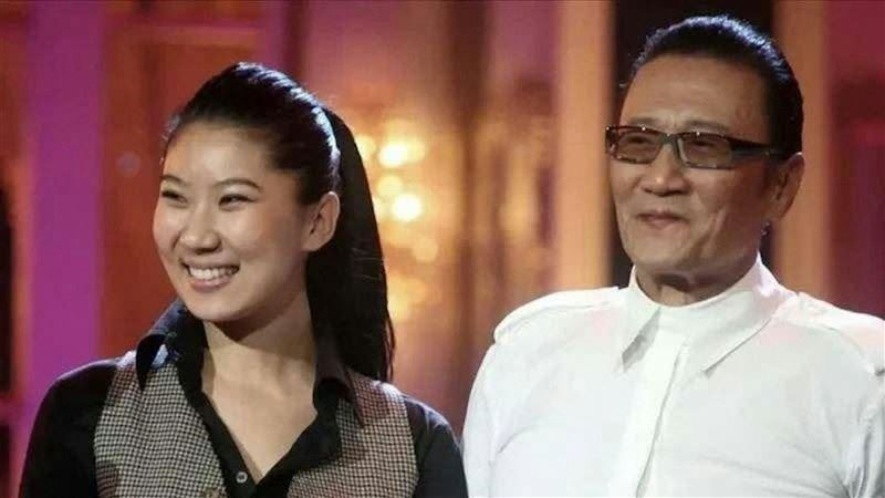 謝賢離世早火化!前妻狄波拉憔悴現身 小49歲舊愛CoCo心碎換黑圖