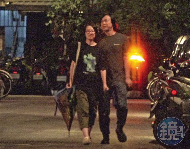 蕭煌奇半百得子1／蕭煌奇街頭愛妻攬牢牢　自曝做人計畫「發動好多次」