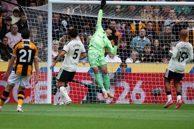 英超首轮半场:赫尔城2-0曼联,红魔71%控球率难破密集防守