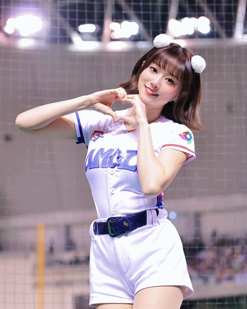 啦啦隊「短髮女神」熱舞辣秀一字馬!斐棋緊繃真實身材曲線全曝光