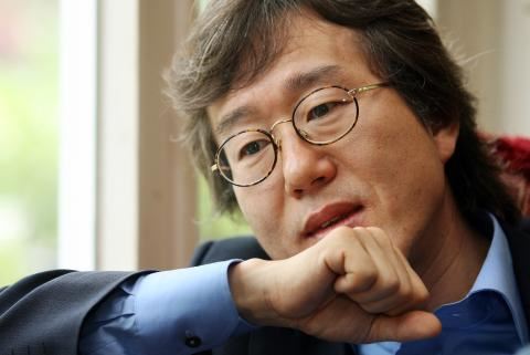 《白色巨塔》65歲名導驚傳「腦出血倒地」!急送醫治療 公司發聲證實了