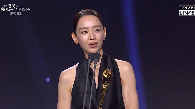 電視青龍獎/申惠善演技封神拿下視后!謙虛淚謝劇組:榮耀屬於團隊大家