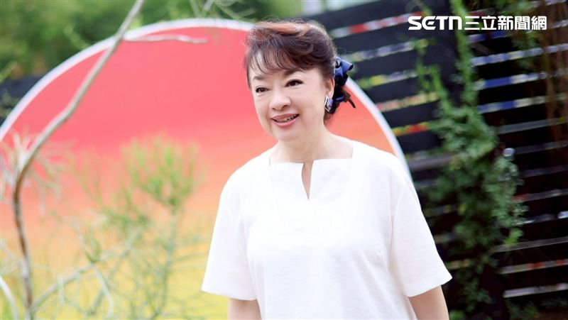 獨家/翁倩玉開心宣佈當阿嬤!「女兒」產下五寶 為愛孫全面停工三個月