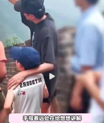 馮紹峰父愛爆棚！全程陪逛7歲兒超有耐心　父子溫馨畫面曝光