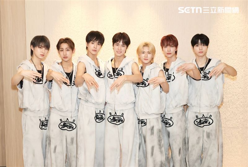 專訪/NEWBEAT街頭淋雨照樣演出!遇警察臨檢管秩序 竟加入一起嗨跳