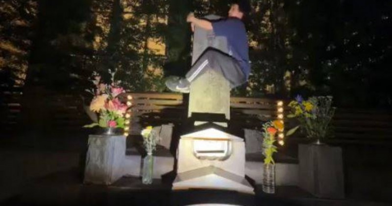 挑戰日本三大怨靈傳說?直播主爬「平將門首塚」怪叫挨轟 下場曝光