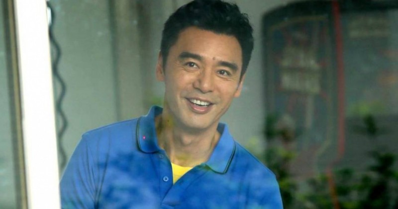 73歲鍾鎮濤《小城故事》在台爆紅　背7億債務靠小20歲愛妻翻身