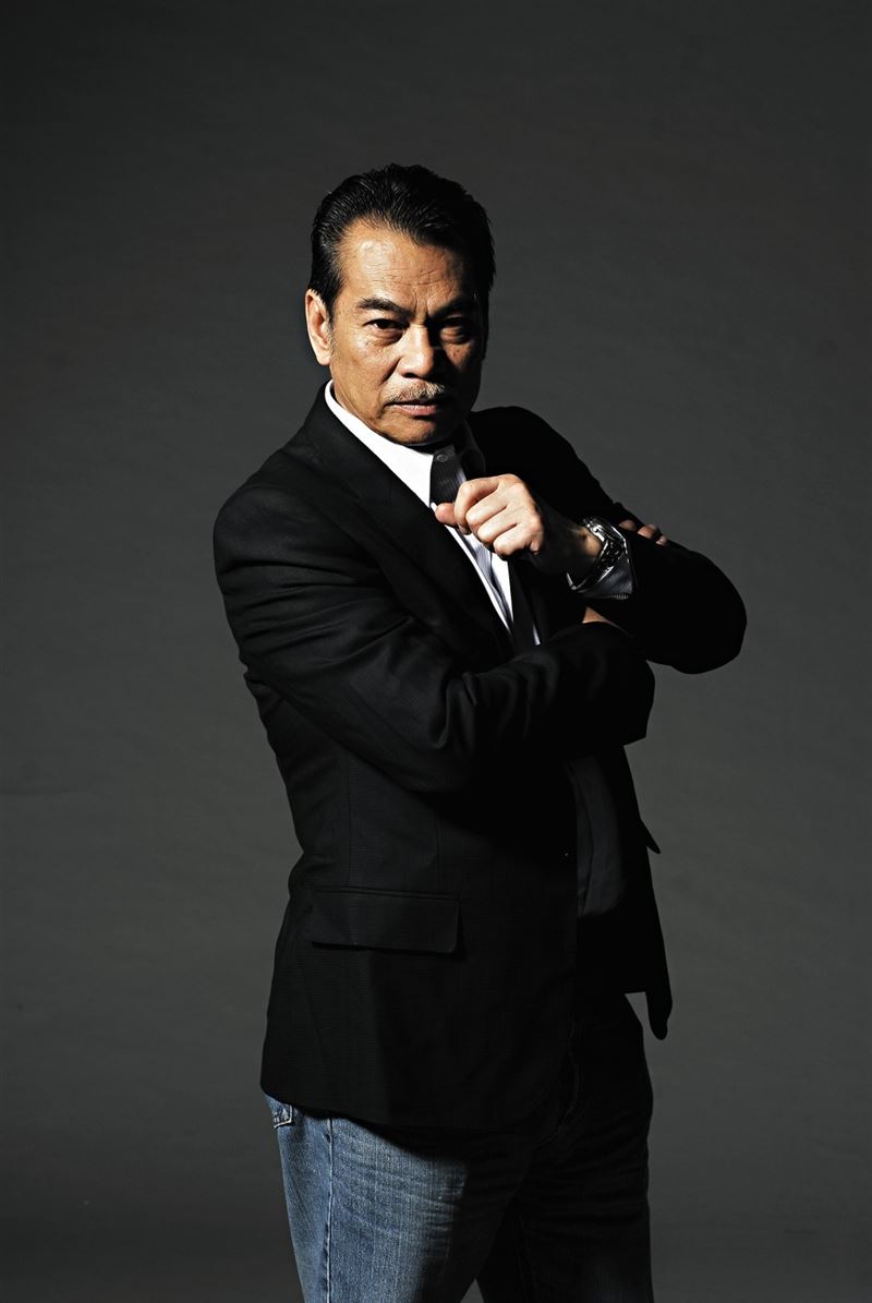 邵氏武打巨星陳觀泰離世享壽80歲!小30歲妻送別 周星馳貼黑白照哀悼