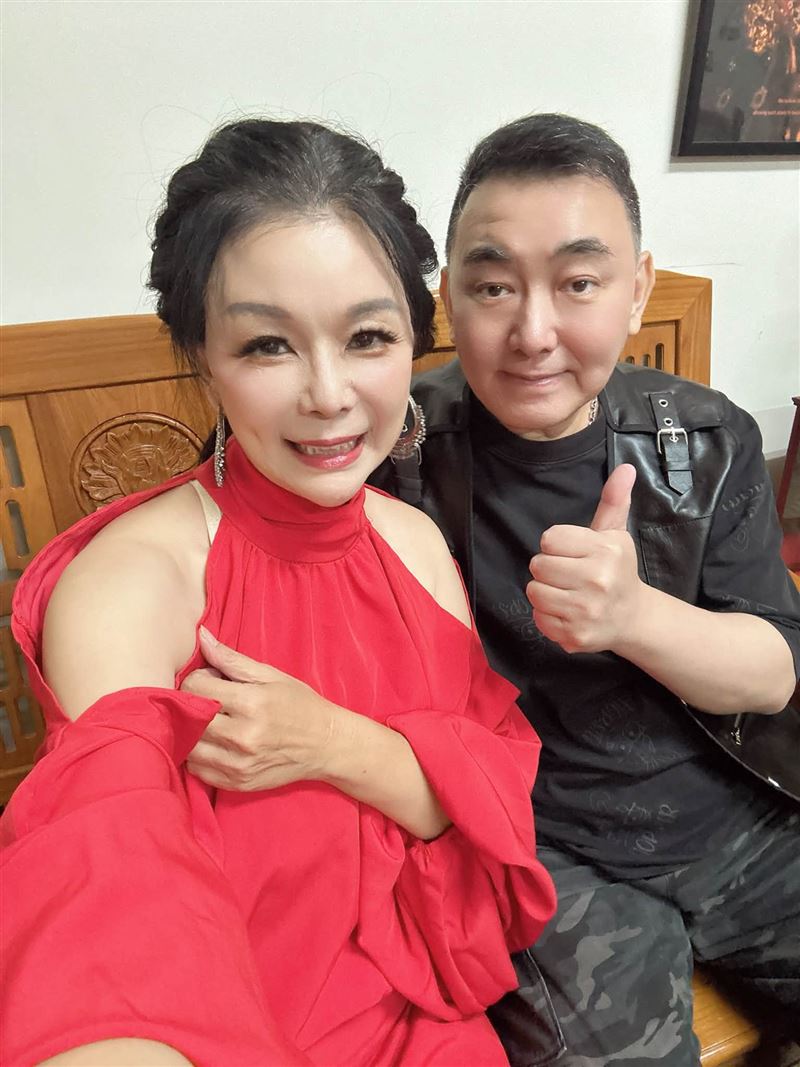 昔腦瘤背債2億!徐亨突同框類戲劇女王 塵封22年關係曝光