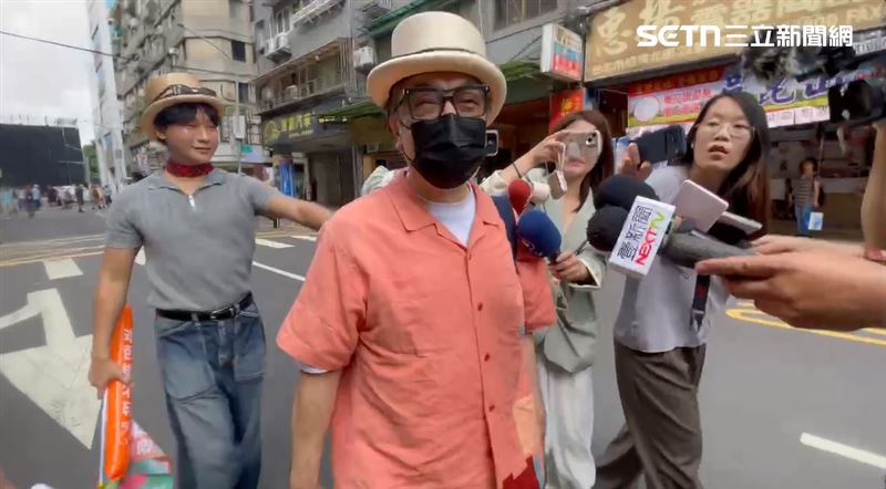 現身沈伯洋競總！蔡康永「低調喊1句」　眾人讚爆：很好的示範