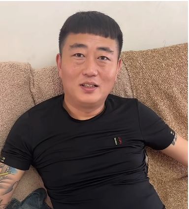 妻睡一半聞兩聲慘叫！38歲網紅家中猝逝　留下尿毒症妻與2幼子惹鼻酸