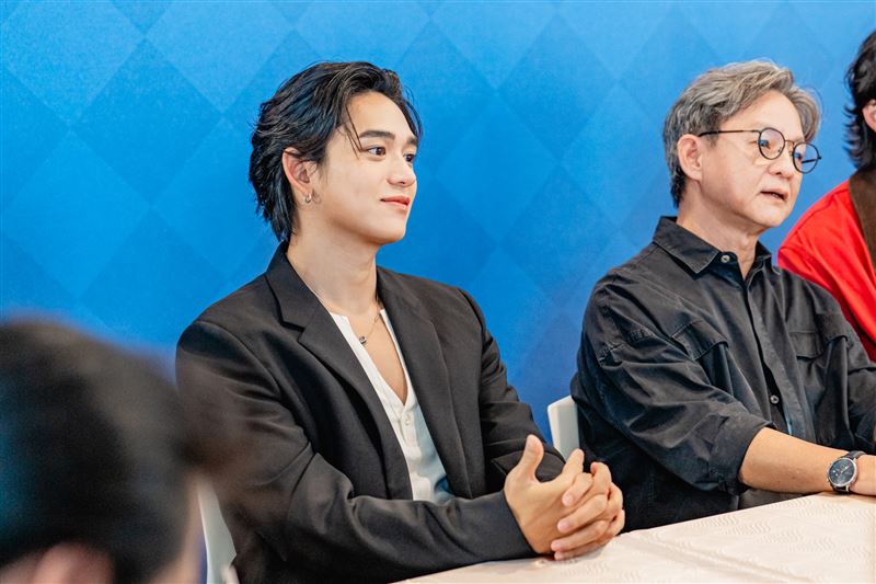 前NCT男星Lucas轉型演員!首拍戲就演年輕言承旭 床戲汗滴林廷憶臉上