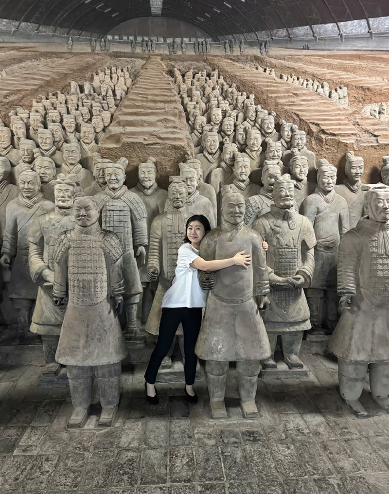 福原愛伸手環抱「兵馬俑」合照...遭疑耍特權 網吵翻急提醒1禁忌