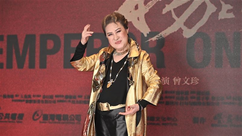 楊麗花首映大咖齊聚！43年前伴娘也現身　一看竟是金鐘新科影后